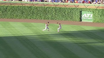 STL@CHC: Wong, Piscotty almost collide in center