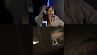 изображает пушку #твичнарезки #twitch  #твичстрим #gaming #твичлучшее #memes #shorts #стримерша