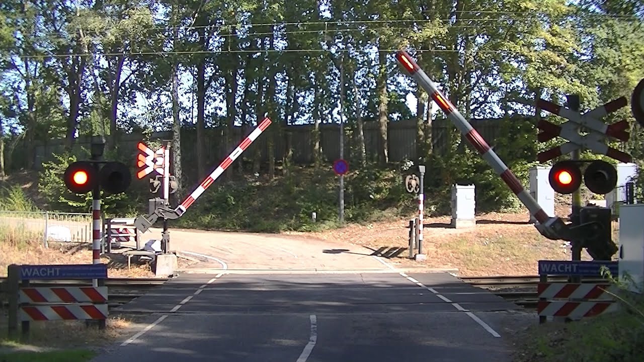 Spoorwegovergang Venlo // Dutch railroad crossing