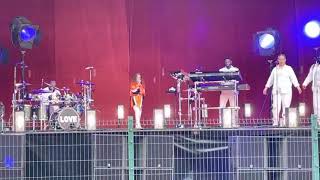 Watch Jess Glynne Million Reasons video