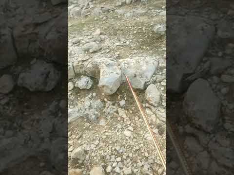 مجسم راس سلحفاة تثبيت لقبر و ان تمكنت من استعمال اسياخ النحاس حتما ستجد القبر بدون تتابع الاشاراة