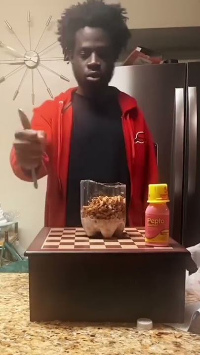 YUNUS MAKES FUN OF CHESS 💯😂