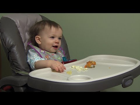 Video: How To Teach A Child To Eat Solid Foods