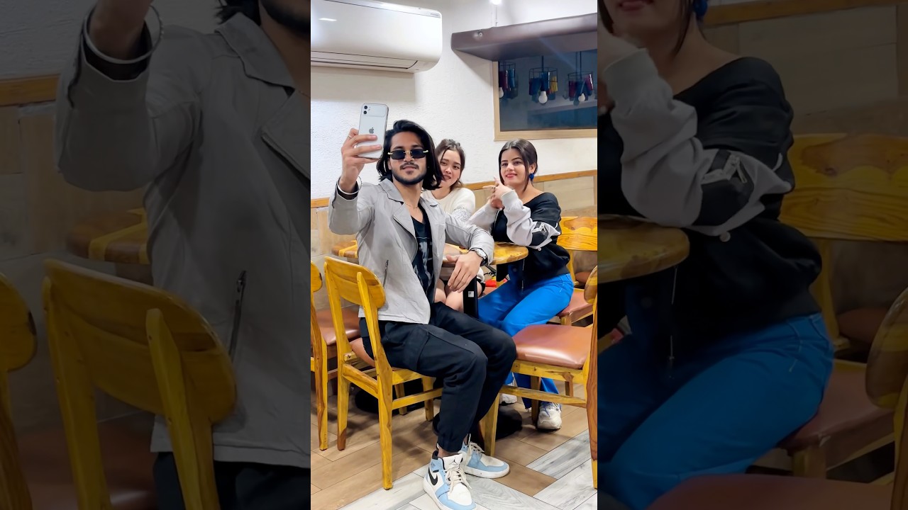 Chup Chup Ke Photo Click Kar Rahi Thi 🫣😁 