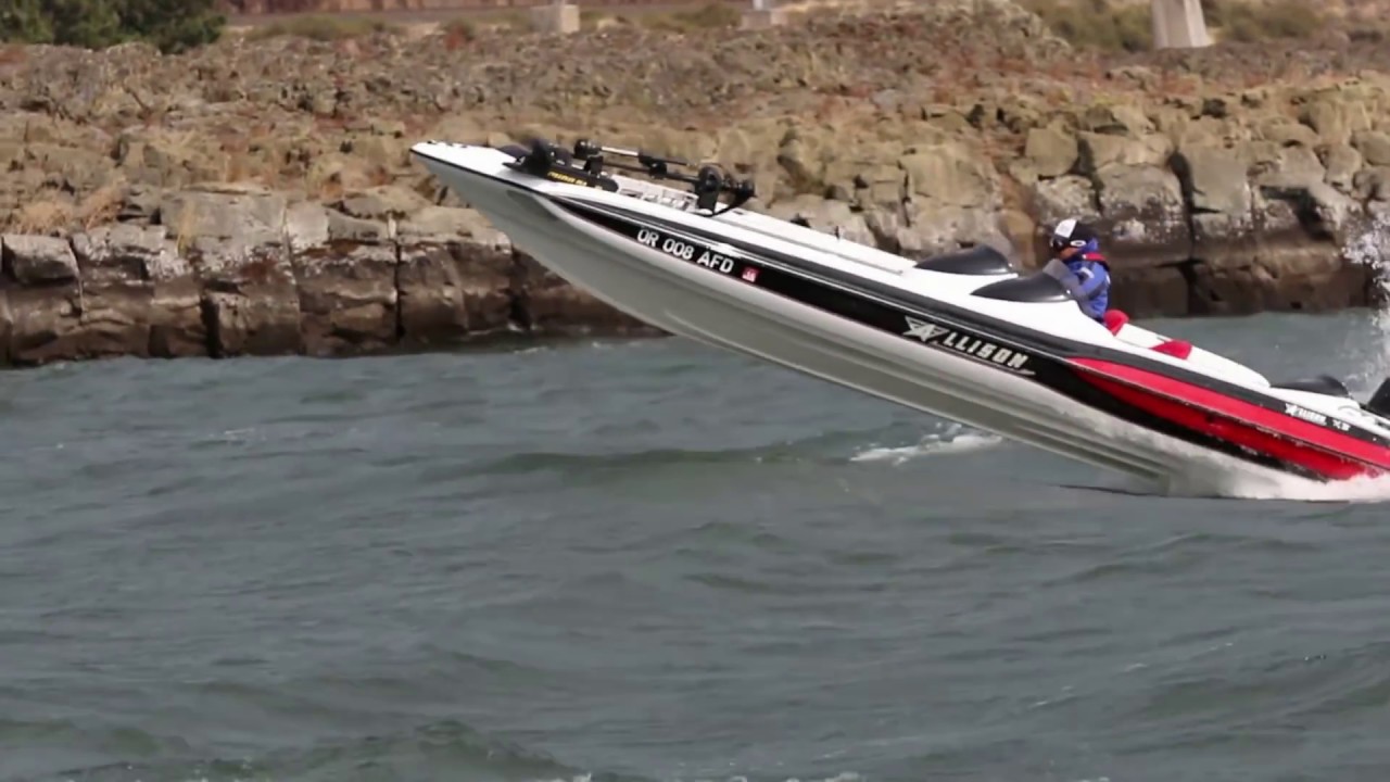 Lund Boats - Skinny water or big chop, the Pro-V Bass gets it done