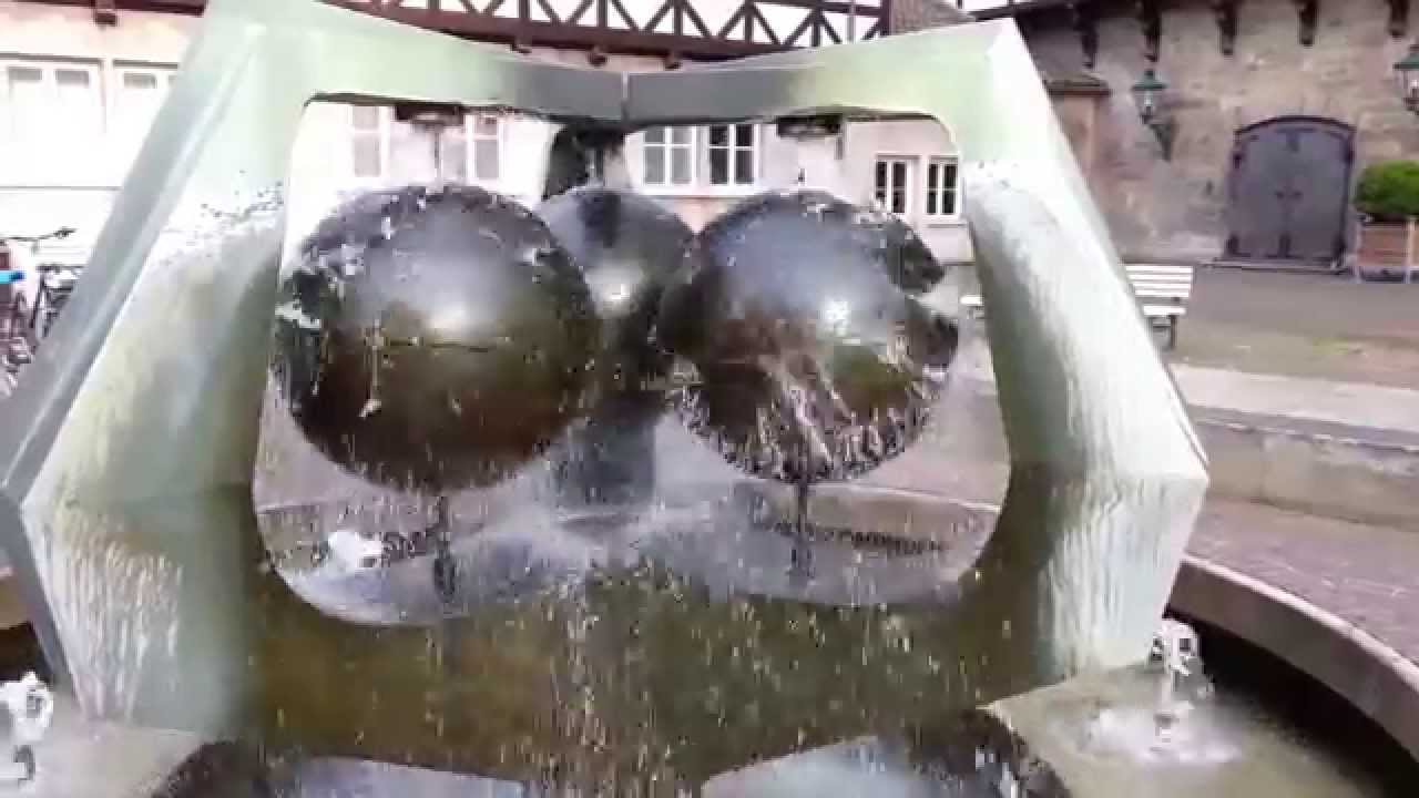 A rolling ball fountain - altstadt Hannover
