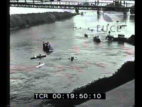 A Roma gara di nuoto nel fiume Tevere