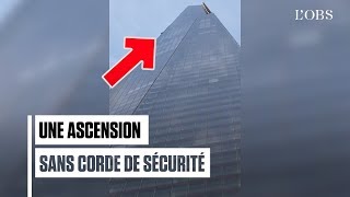 Un homme escalade en solo la tour Shard à Londres