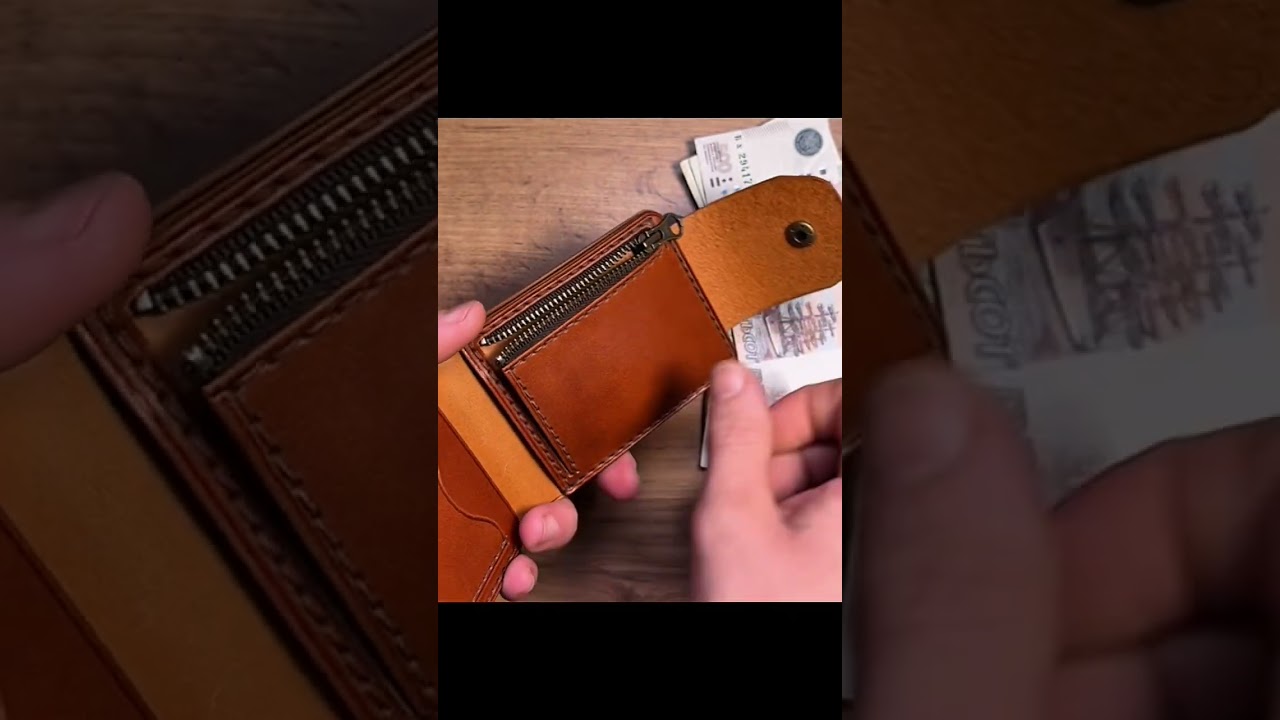 Кошелек выполнен из натуральной премиум кожи,сдержанный внешний вид подчеркивает статус владельца.