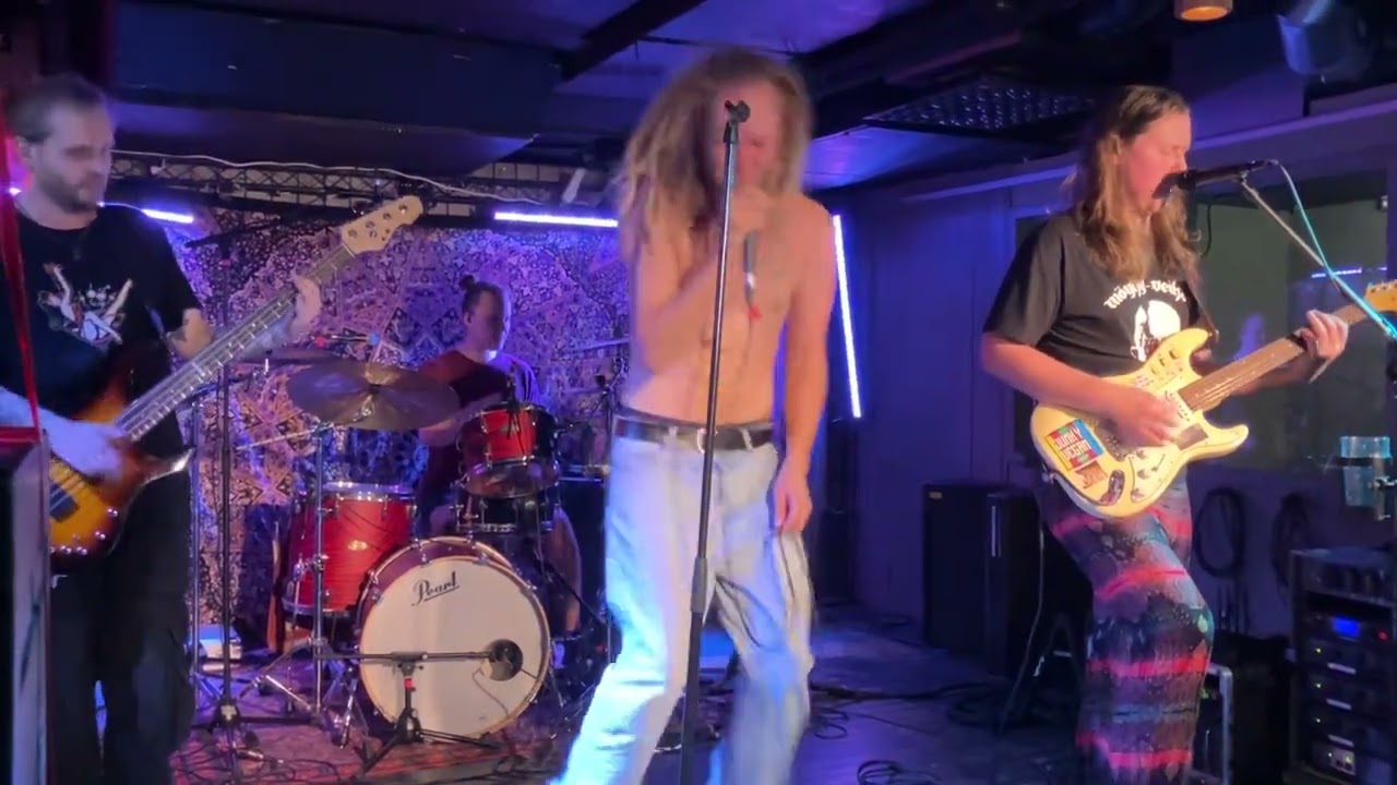 Pretty little ditties: Stone cold bush