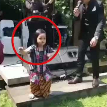 Cocofun anak kecil joget dengan lincah