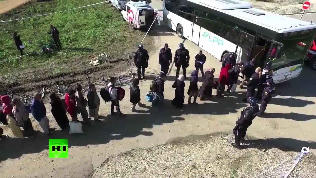 Drohnenaufnahme zeigt Flüchtlingswanderung an kroatisch slowenischer Grenze - YouTube
