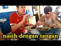 Orang Jepang coba makan nasiputi dan ayamgoreng dengan tangan