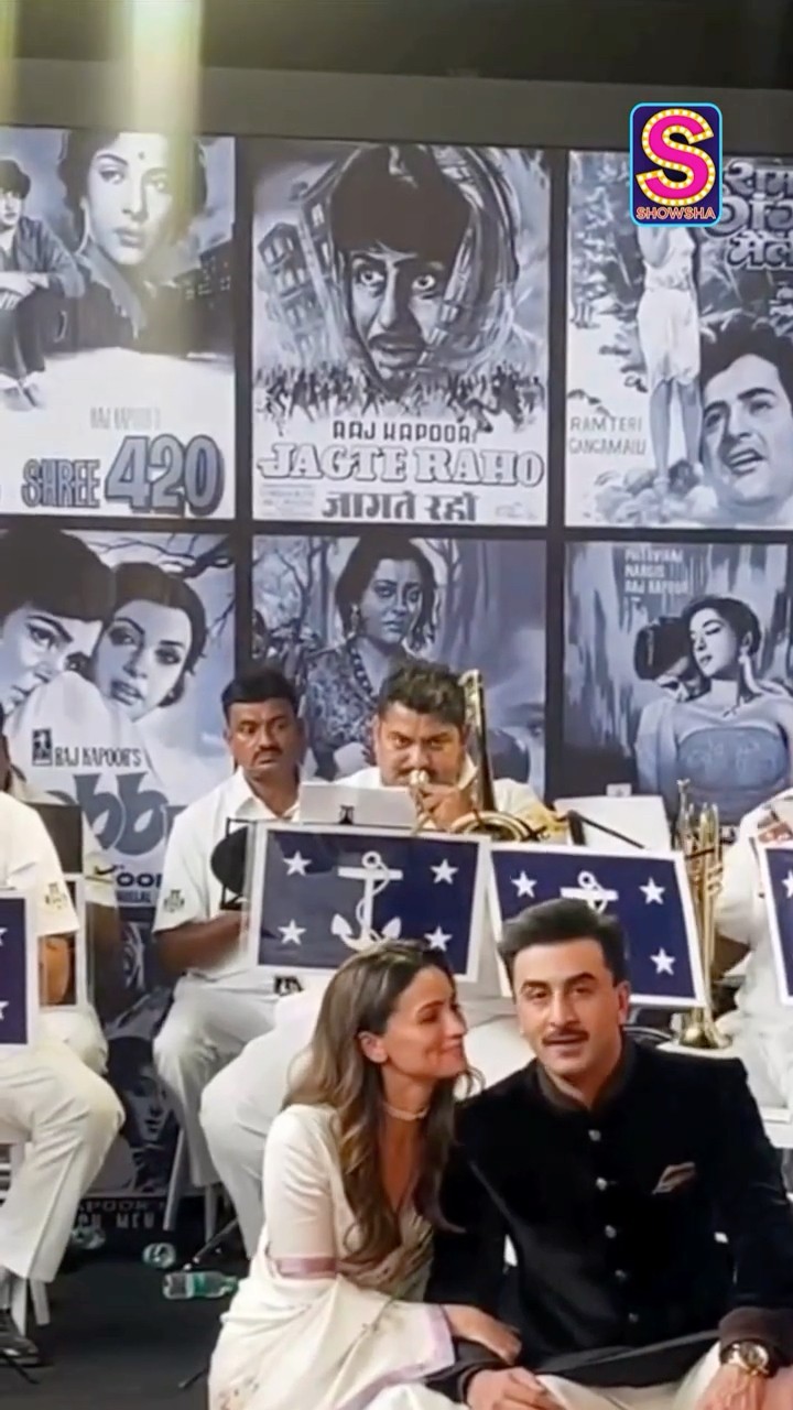 Couple Alia Bhatt And Ranbir Kapoor Pay Ode To Raj Kapoor | Bollywood | News18 | N18S