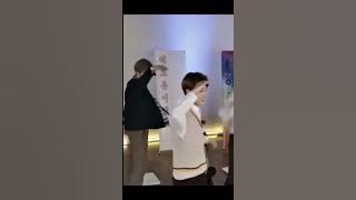 salfok sama suga yang kayak batu diam saja walau yang lain joget 😁 #suga #minyoongi #bts