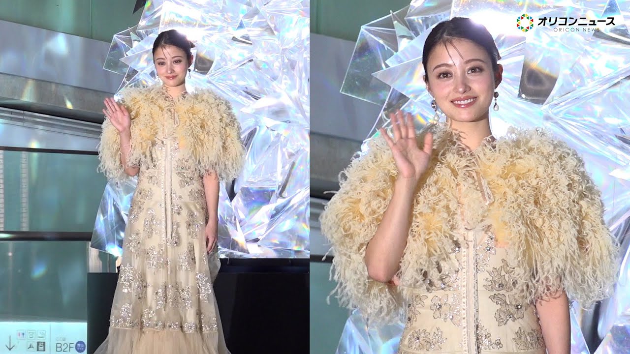 橋本環奈さん着用✨️ KENZO YEAR OF THE DRAGON フーディ 橋本環奈】 トップス 'YEAR OF THE DRAGON' エンブロイダリー