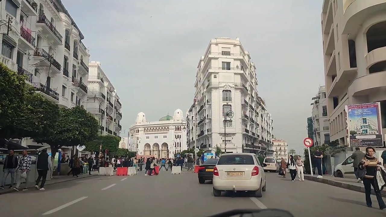 جريمة شرف حدثت في الجزائر 🇩🇿 كل العائلة تطارد العاشق تخيلوا ....... 🤔 قصة رعب