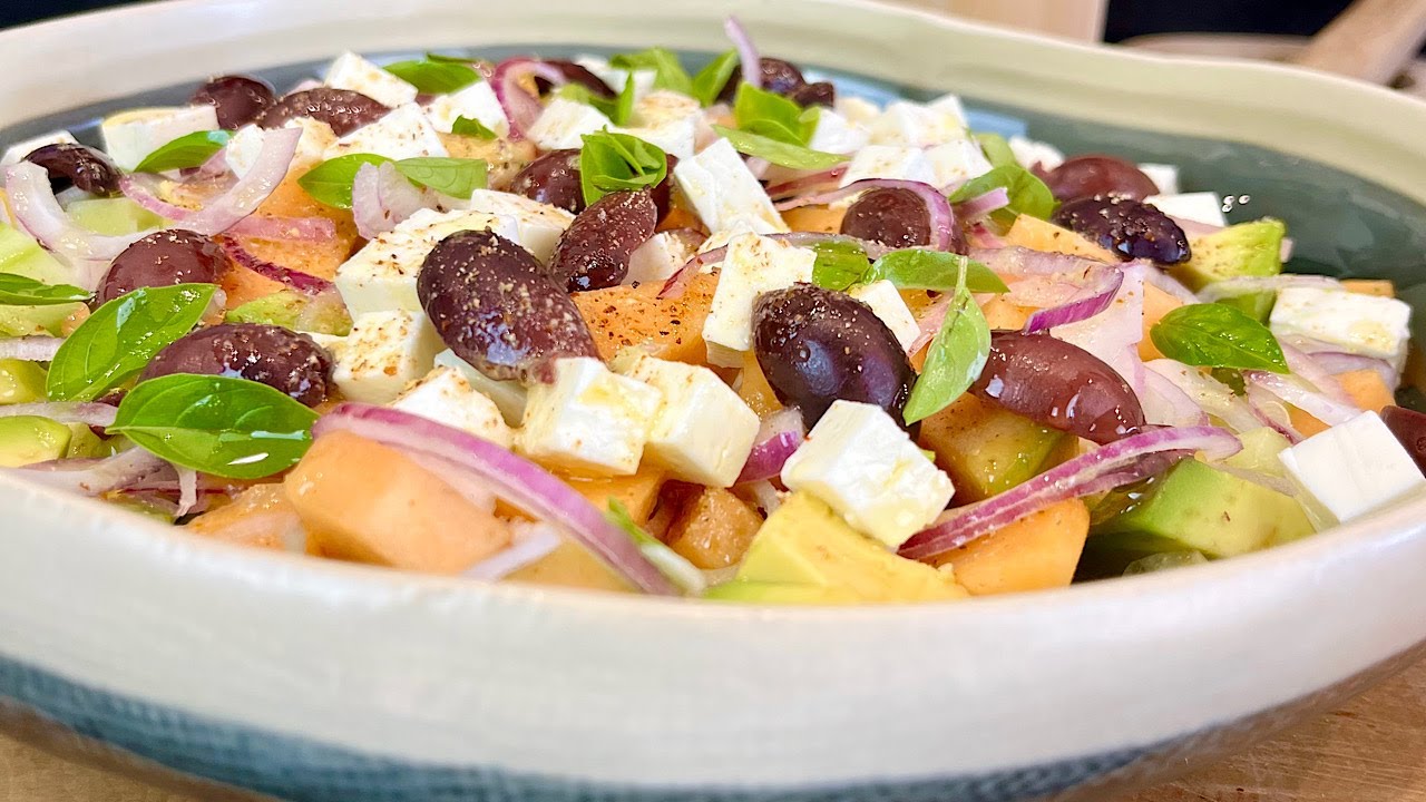 Salade d'été melon concombre au basilic et citron vert