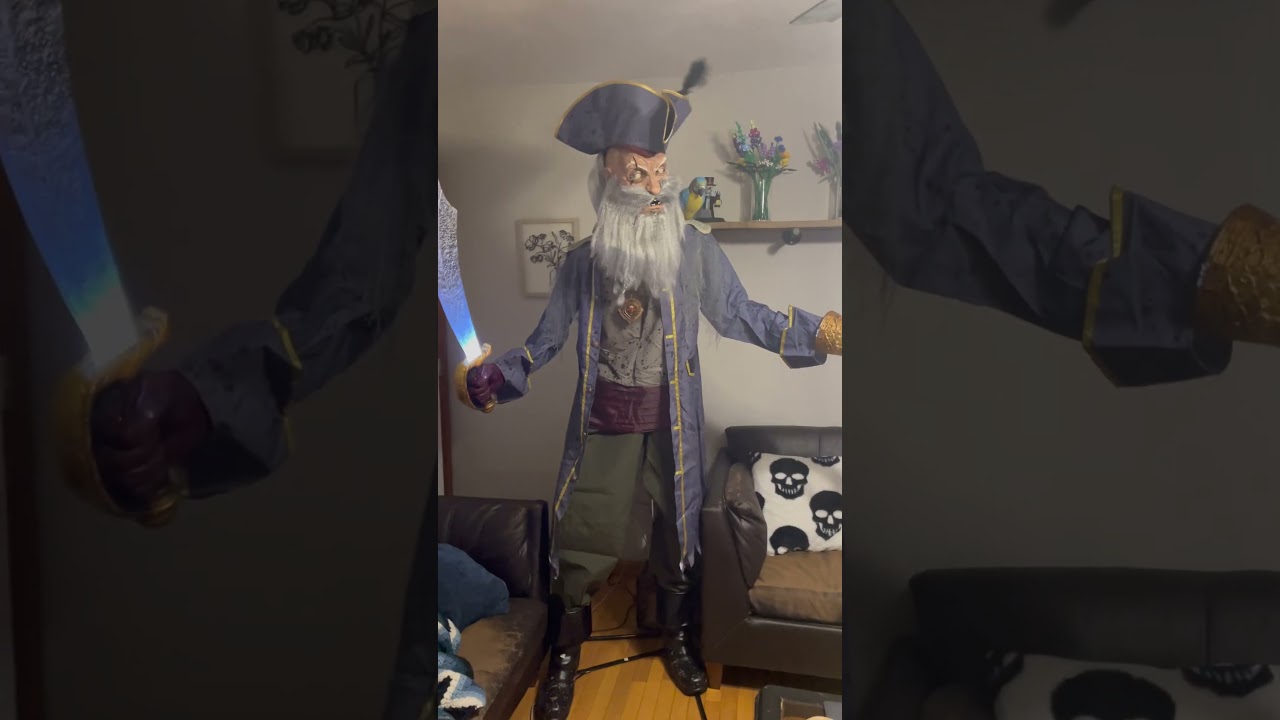 INSANE DISNEY LIKE ANIMATRONIC | Captain Cuts #halloween #horror #trending #shorts