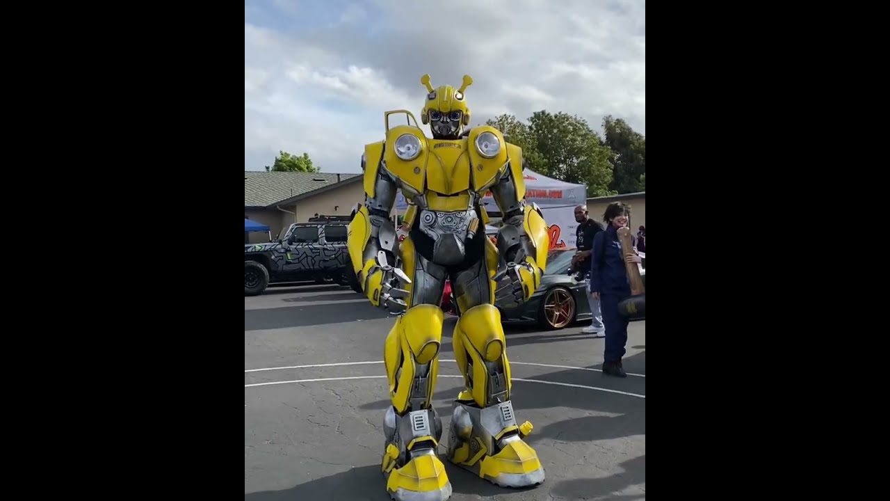 Bumble Bee goes to a car show
