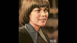 Video thumbnail of "Mireille Mathieu -  Quand tu es loin"