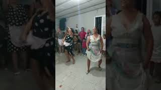 Fiesta Gitana En Familia Dos Guapas Gitanas Bailan Con Pasión