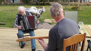 Video thumbnail of "Rune o Tomas spelar " Annas visa " en härlig vårdag"