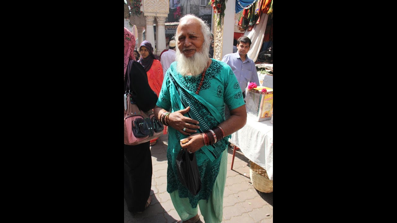 The Sada Suhagin Baba 108 Yrs Old Dargah Haji Abdur Rehman Shah Qadri Dongri Youtube