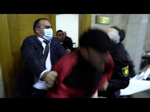 «Ձեռքերդ հեռո՛ւ ԵՊՀ-ից»․ բողոքի ակցիա՝ ընդդեմ ԵՊՀ-ի քաղաքականացման