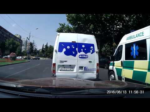 უკულტურო მძღოლები და ქვეითები