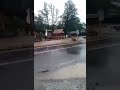 Jeziv prizor: Građani snimili kako voda drobi kuću