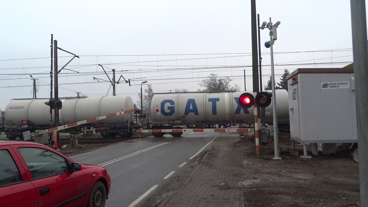 Przejazd Kolejowy Kotomierz- 10 pociągów i nowo zamontowany monitoring