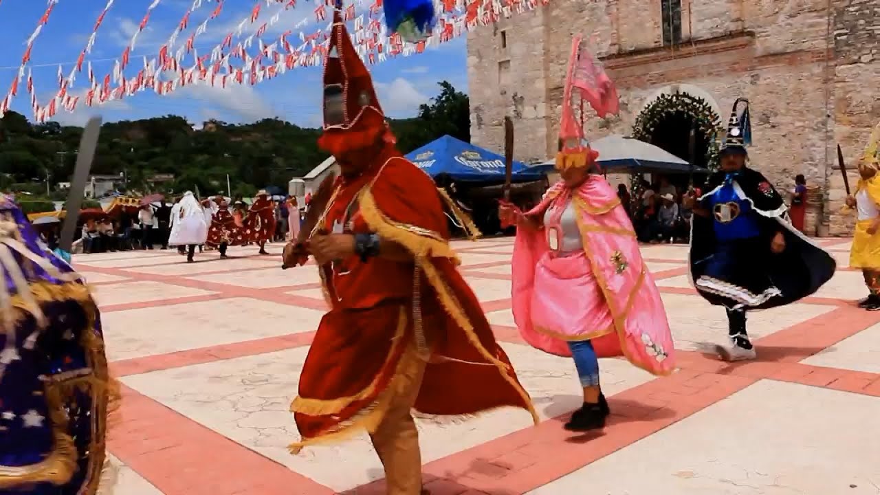 DANZA DE LOS CHAREOS EN SANTIAGO DEL RIO OAX.