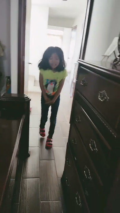 Cuando la metiche se está cagando jaja jiji 😅😅😅😅😅😅😅💩💩💩💩💩💩