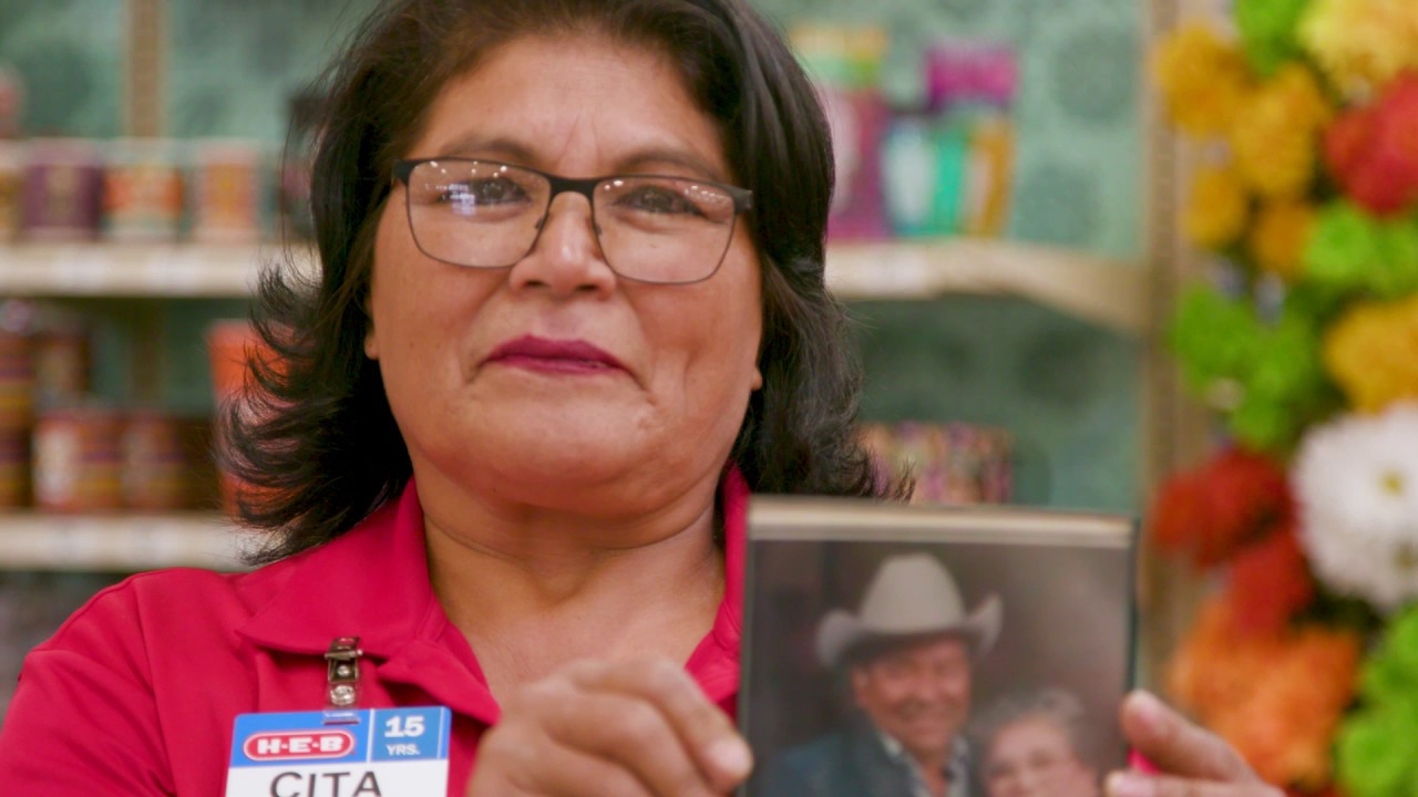 conchas garden H-E-B Día de los Muertos: Cita's Ofrenda