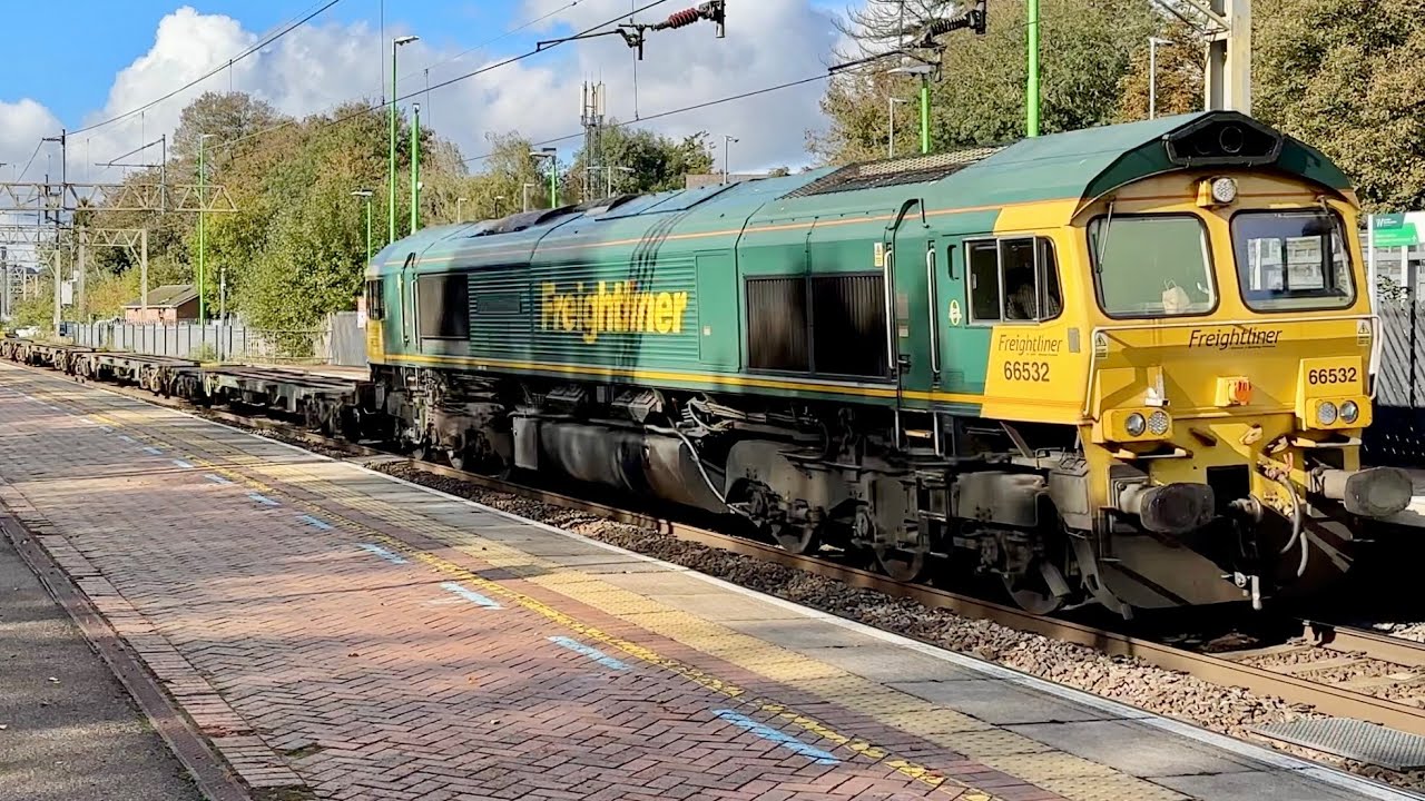 Pendolino & Class 66 Crossover at Berkhamsted, WCML | Boom Trainspots