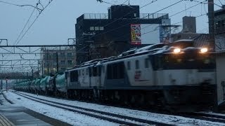 (あぶね～！)5885レ　EF64-1025+EF64-1042牽引重連　タンク貨物列車　雪の春日井駅通過