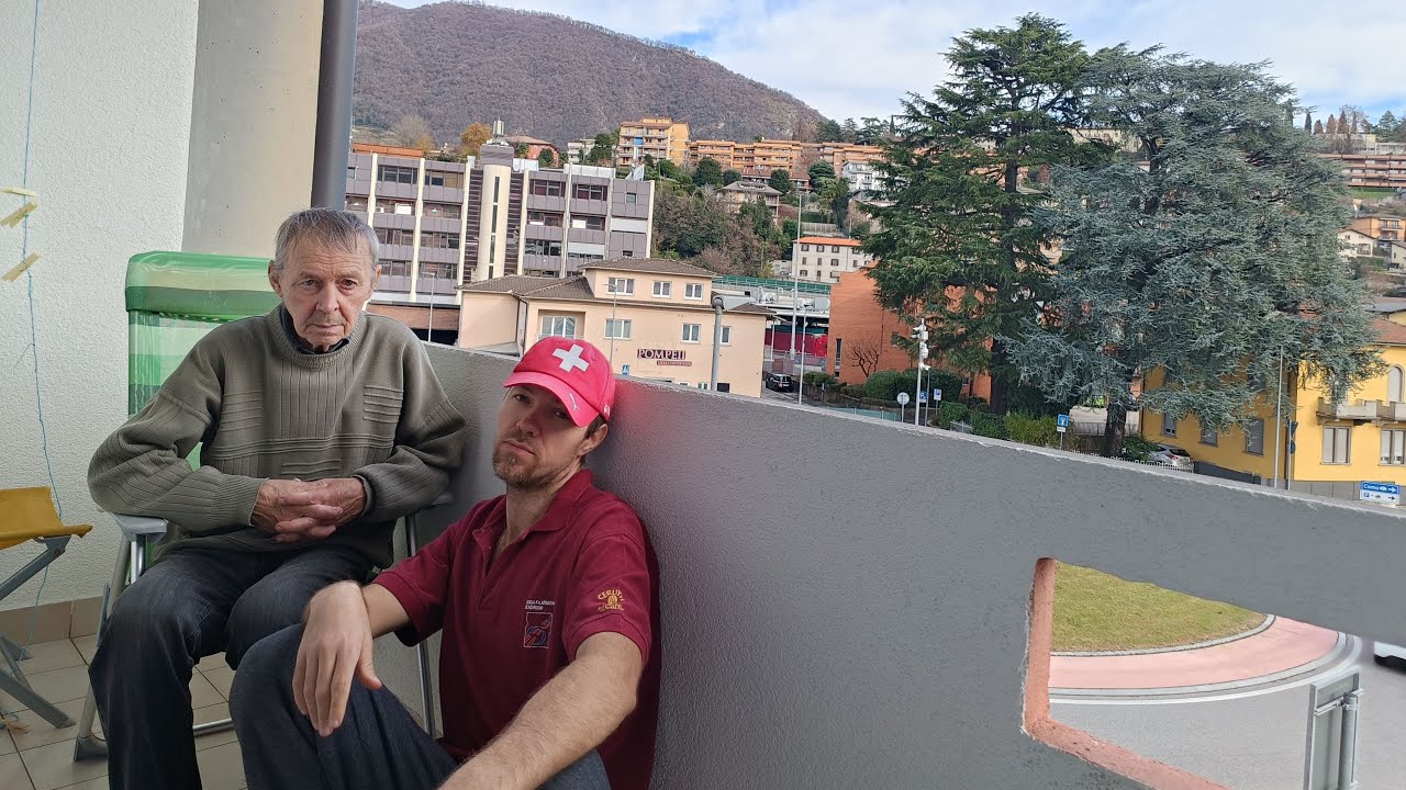 На старости лет жизнь отца и сына далеко от дома