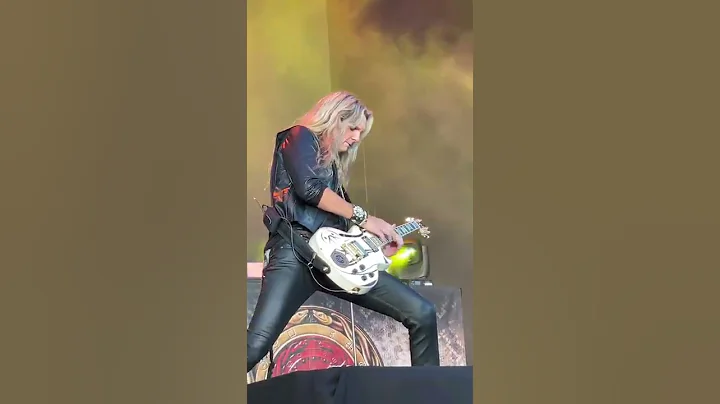 Whitesnake - Burn - guitar solo of Joel Hoekstra (...