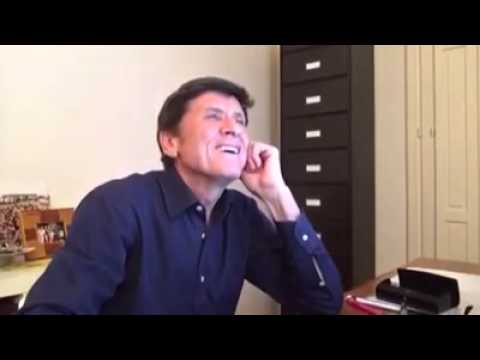 Gianni Morandi canta "Nu juorno buono" di Rocco Hunt