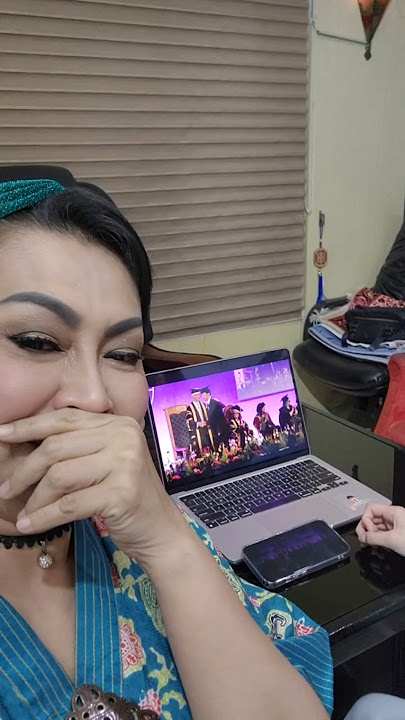 Reaksi Ratna Listy dan Keisha Menyaksikan Live Streaming Wisuda Reiki di London.