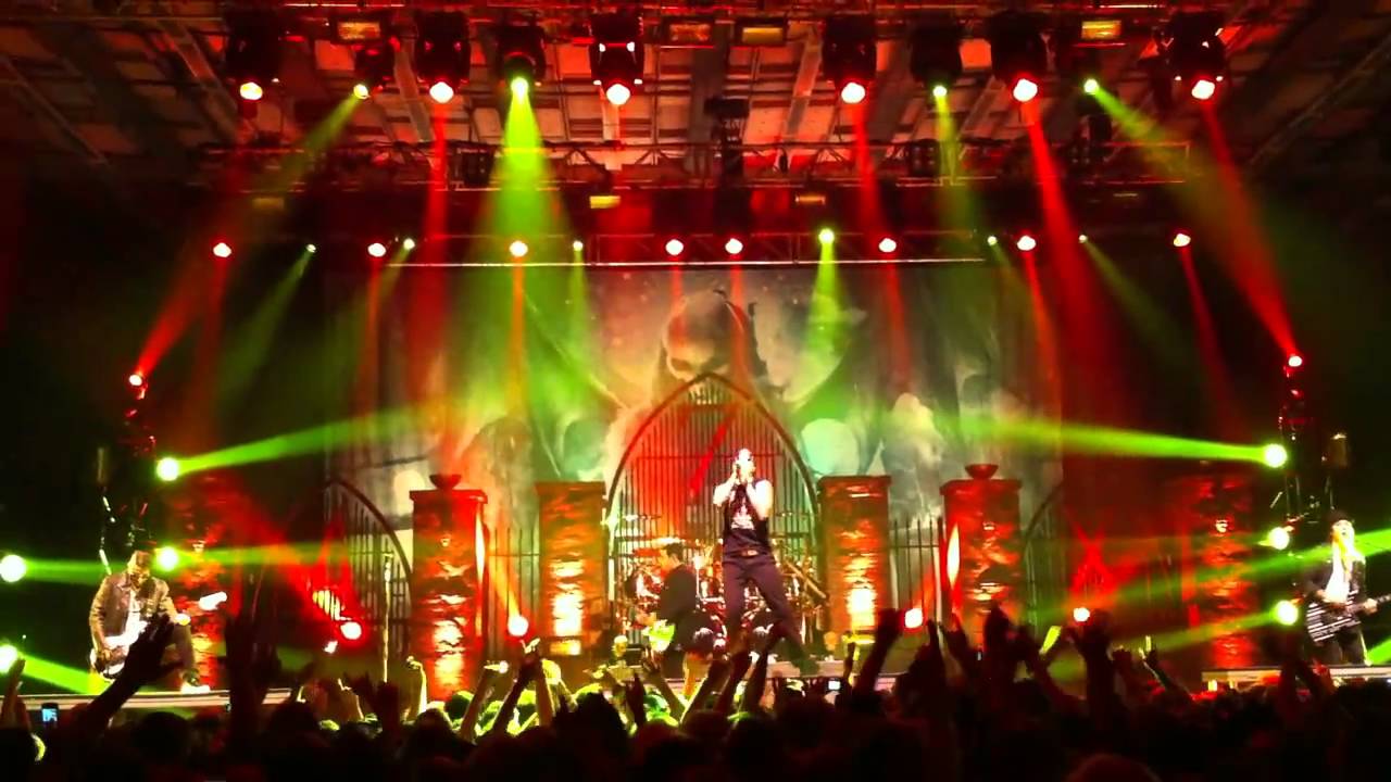 [HD] Avenged Sevenfold - Critical Acclaim | Live Baltiska Hallen Malmö 19/11 -2010