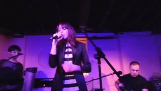 Laura Welsh - Cold Front (HD) - Servant Jazz Quarters - 12.01.15
