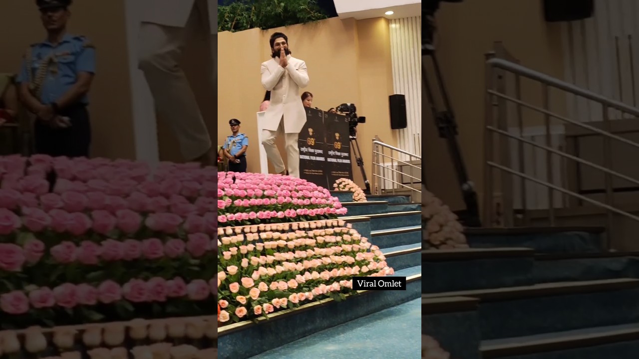 Allu Arjun receives National Award for Movie Pushpa from President of India 