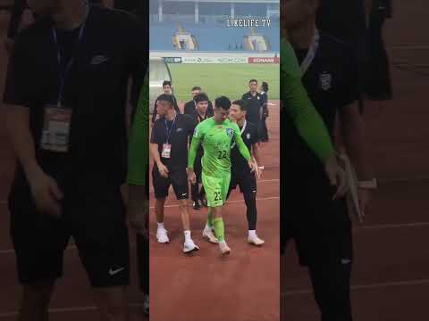 Sau màn "cà khịa" Hanoi FC, thủ môn của Wuhan Three Towns được "hộ tống" Goalkeeper Liu Dianzuo #afc Sau màn "cà khịa" Hanoi FC, thủ môn của Wuhan Three Towns được "hộ tống" Goalkeeper Liu Dianzuo #afc Thumbnail