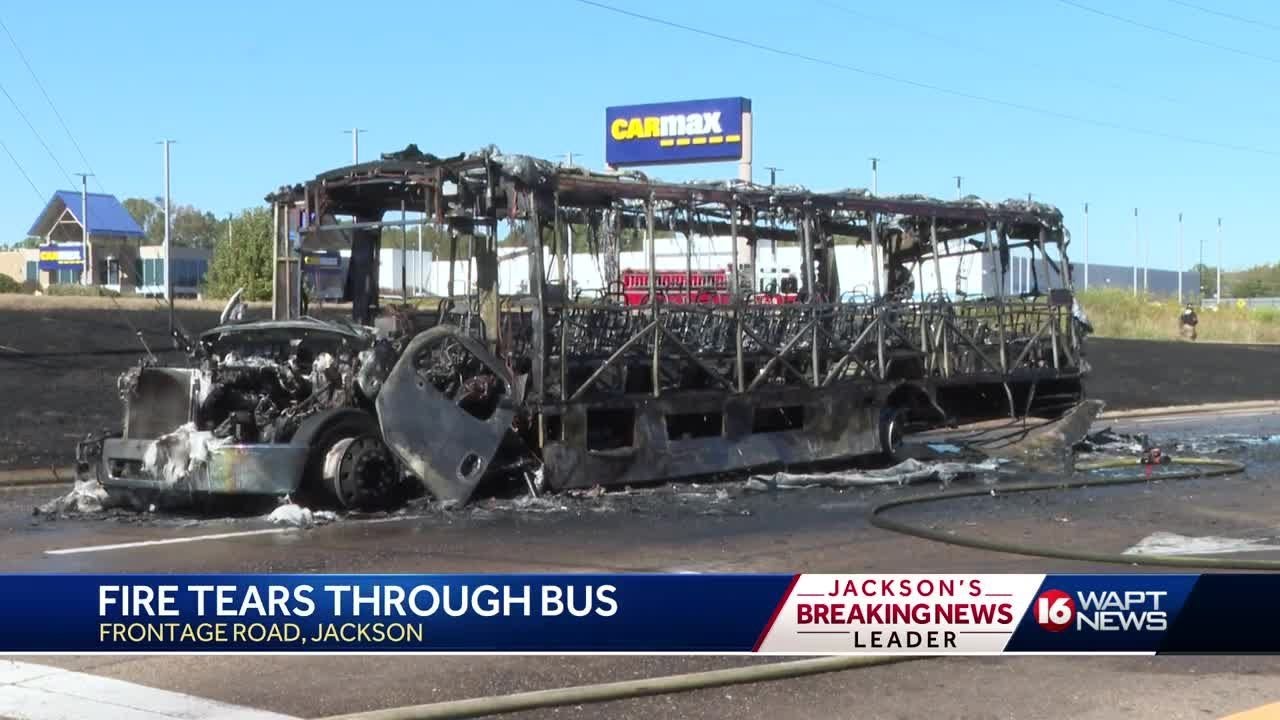 Bus catches fire on interstate - YouTube