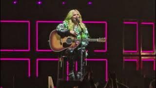 Avril Lavigne performs 'Pink Pony Club' (Chappell Roan cover) Live in Halifax NS, 20 May 2025