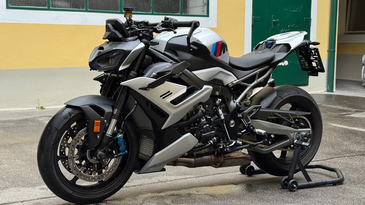 BMW M1000R 2025 walk around & sound