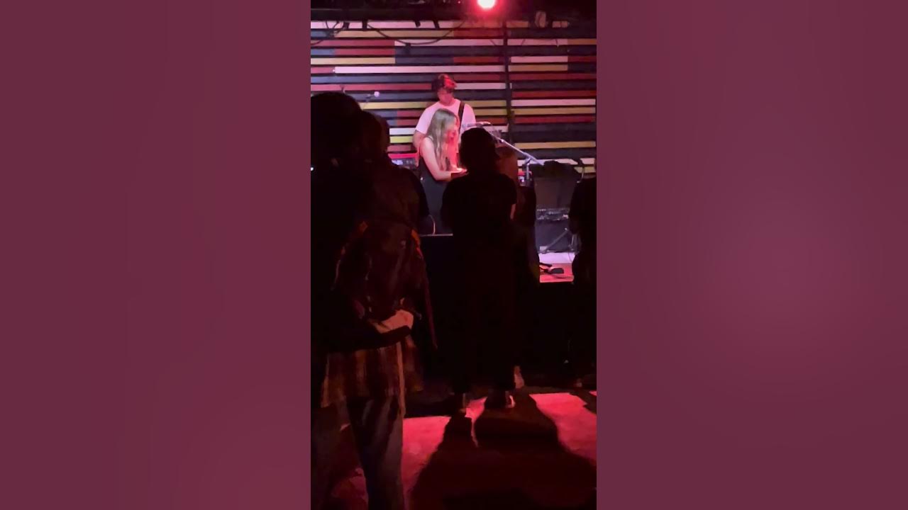 Katelyn Tarver - What Makes A Life Good? (Live Montréal 2023) Katelyn Tarver - What Makes A Life Good? (Live Montréal 2023)