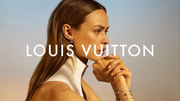 Louis Vuitton Essential V Studs, Reveal